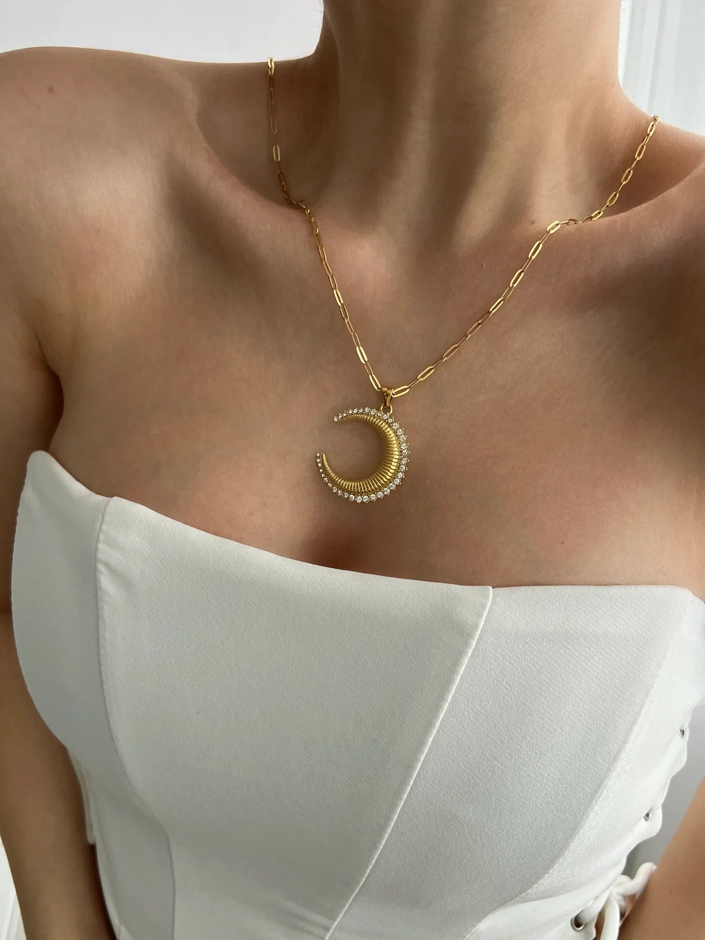 Iselune Moon Necklace