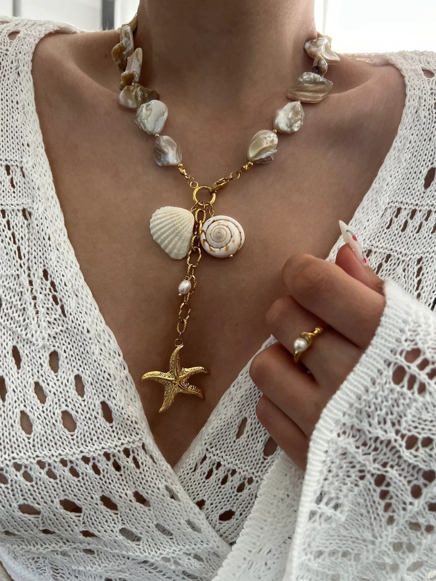 Merliya Shell Charm Necklace