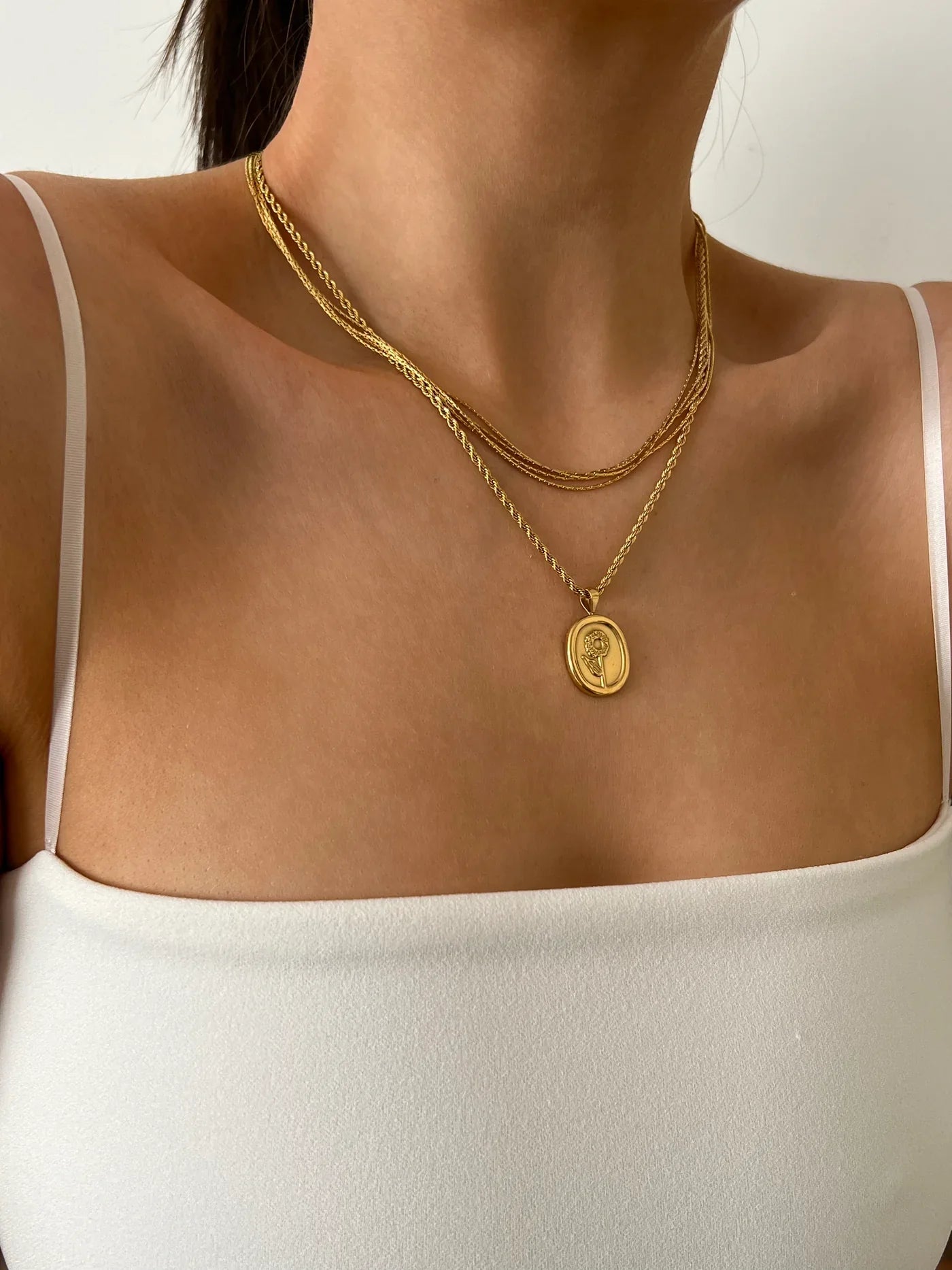 Sanah Pendant Necklace
