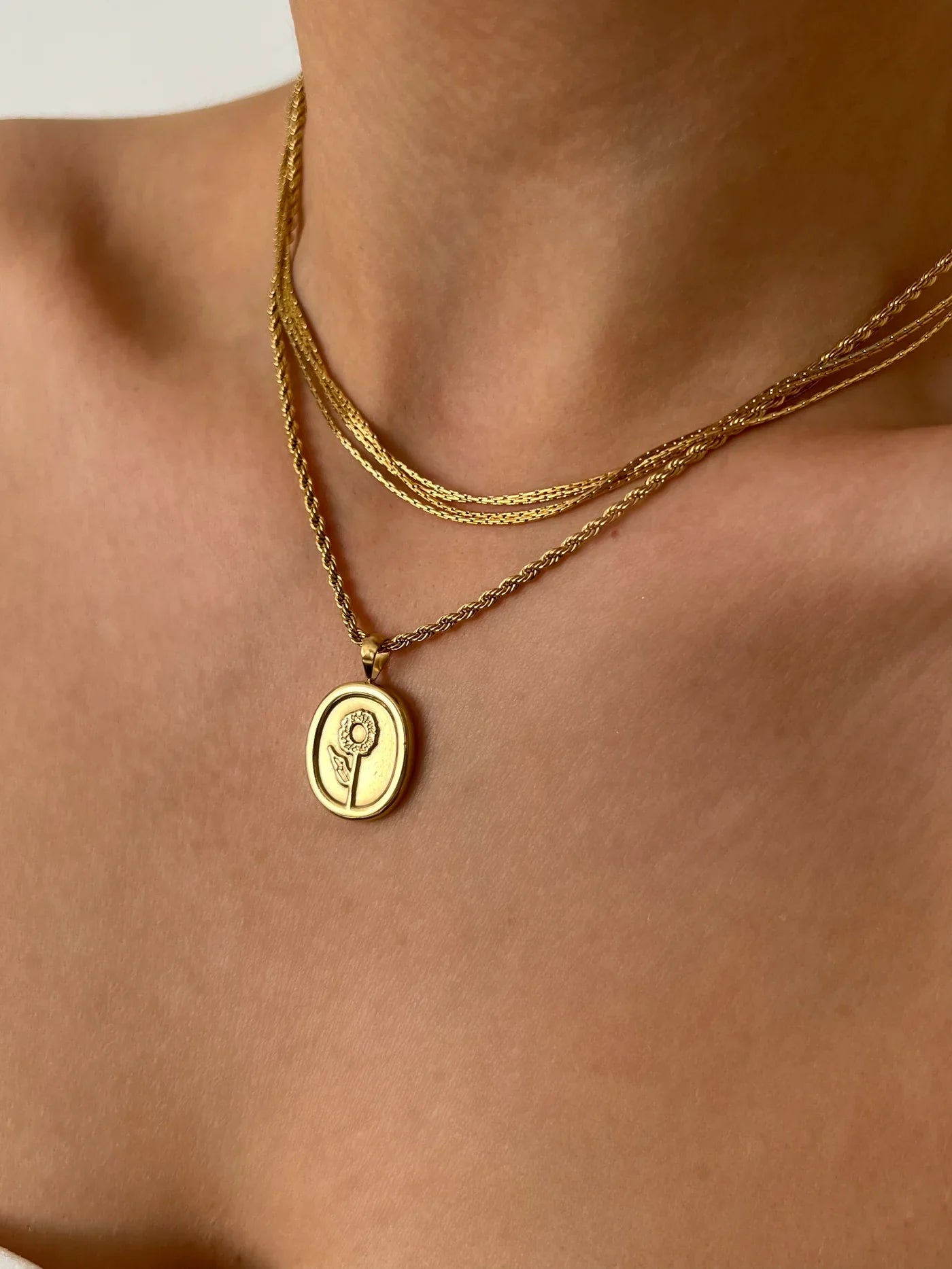 Sanah Pendant Necklace